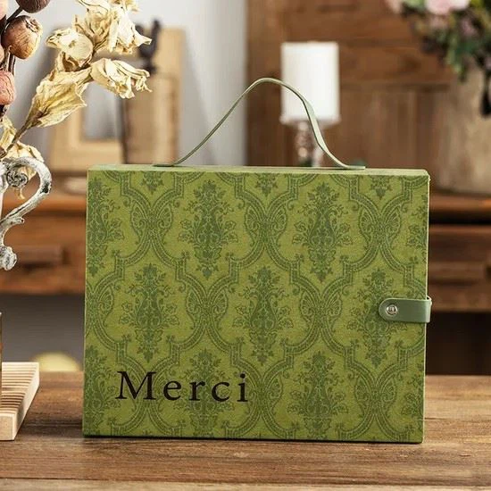 Red And Green Luxury Christmas Gift Box Creative Drawer Gift Cosmetics Perfume Clothing Packaging Box